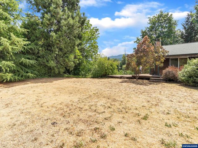 328 S 1st St, Mill City, OR 97360