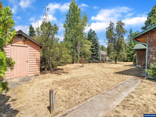 328 S 1st St, Mill City, OR 97360