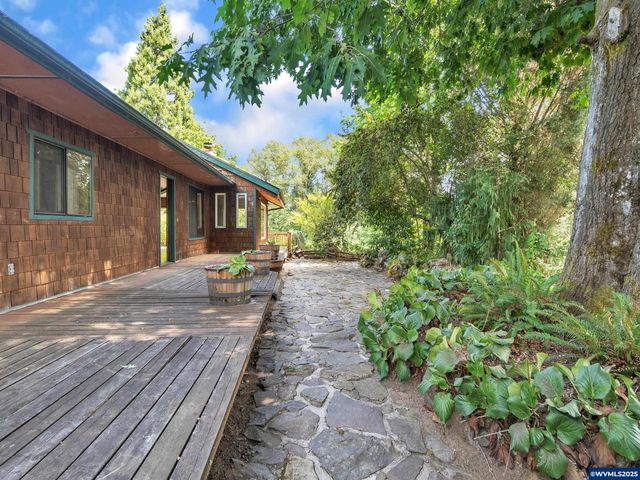 328 S 1st St, Mill City, OR 97360