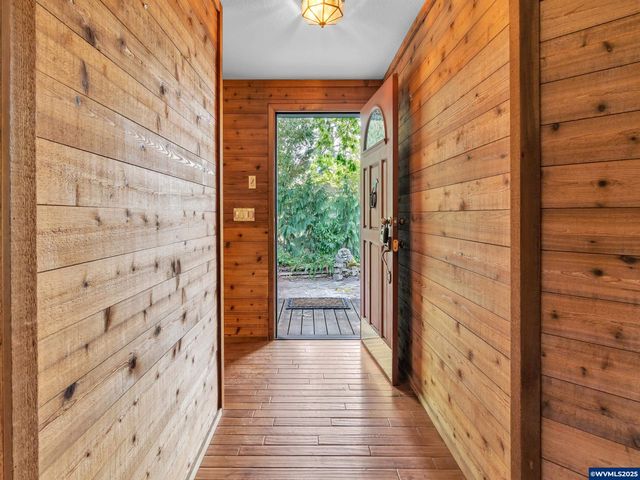 328 S 1st St, Mill City, OR 97360