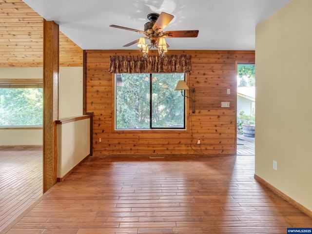 328 S 1st St, Mill City, OR 97360