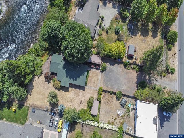 328 S 1st St, Mill City, OR 97360