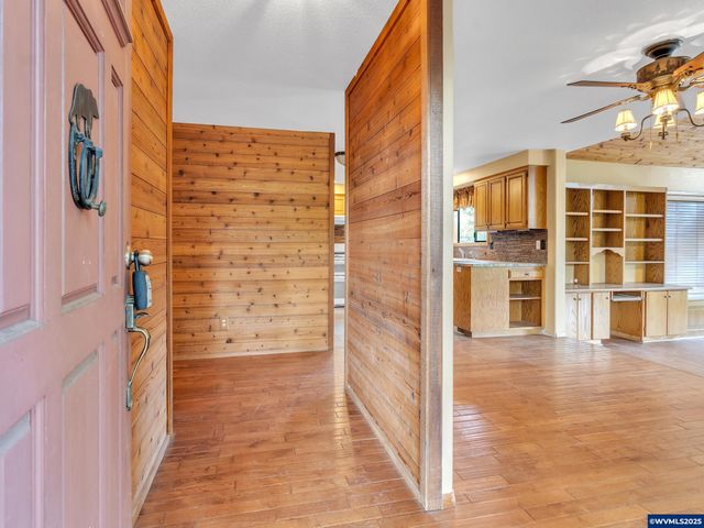 328 S 1st St, Mill City, OR 97360