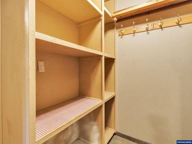 328 S 1st St, Mill City, OR 97360