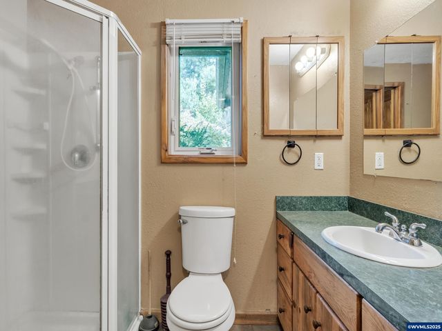 328 S 1st St, Mill City, OR 97360