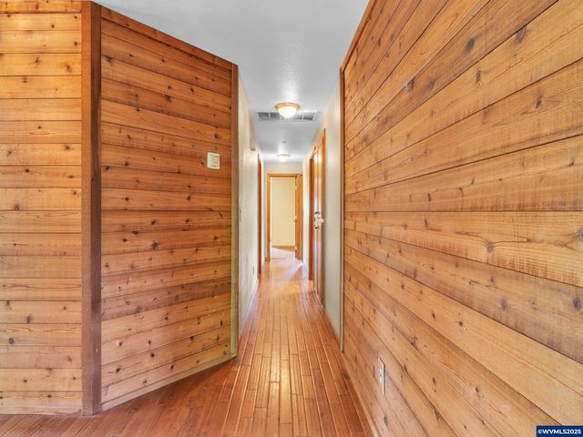 328 S 1st St, Mill City, OR 97360