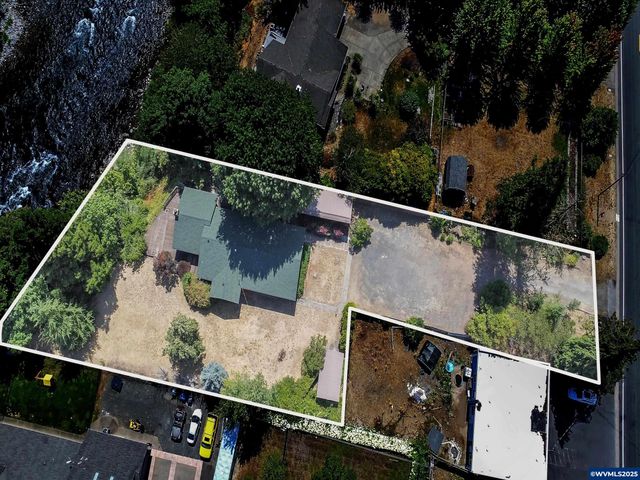 328 S 1st St, Mill City, OR 97360