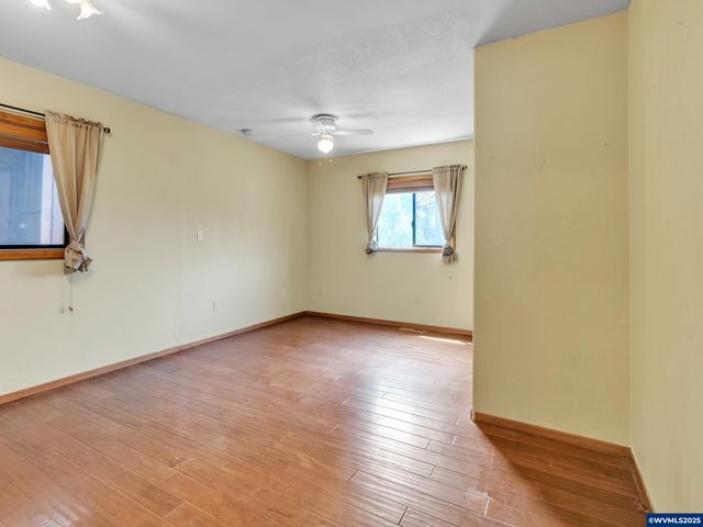 328 S 1st St, Mill City, OR 97360