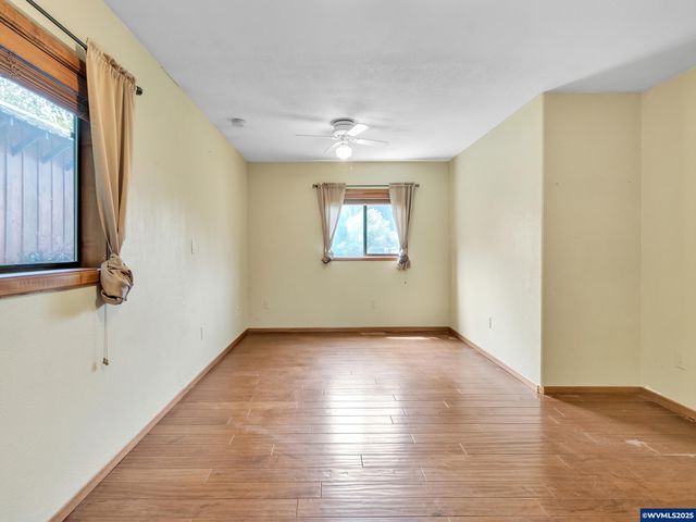 328 S 1st St, Mill City, OR 97360