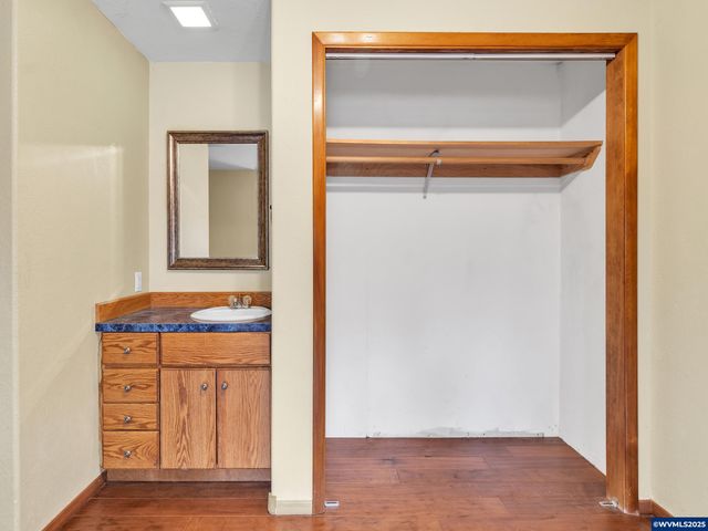 328 S 1st St, Mill City, OR 97360