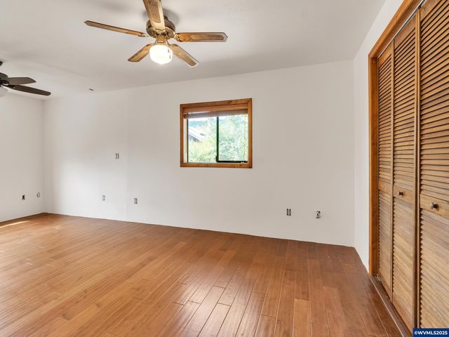 328 S 1st St, Mill City, OR 97360