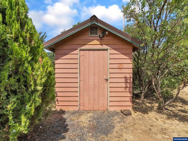 328 S 1st St, Mill City, OR 97360