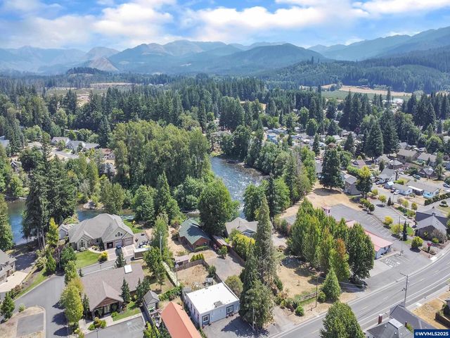 328 S 1st St, Mill City, OR 97360