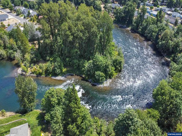 328 S 1st St, Mill City, OR 97360