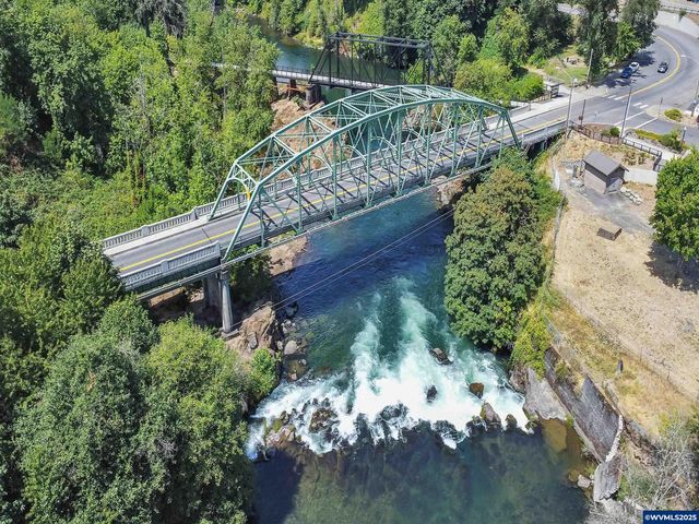 328 S 1st St, Mill City, OR 97360