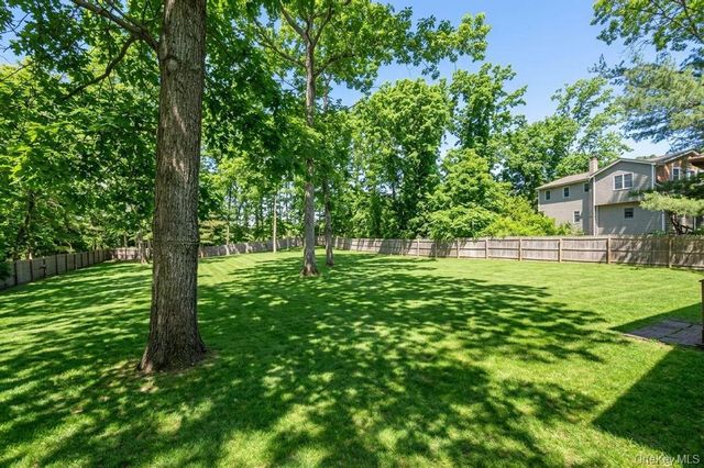34 Giant Oak Road, Ridge, NY 11961
