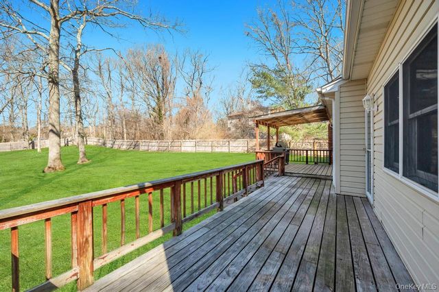 34 Giant Oak Road, Ridge, NY 11961