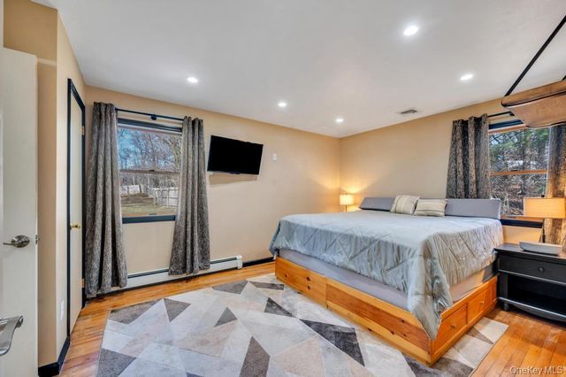 34 Giant Oak Road, Ridge, NY 11961