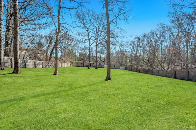 34 Giant Oak Road, Ridge, NY 11961