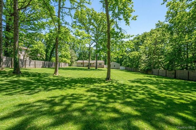 34 Giant Oak Road, Ridge, NY 11961