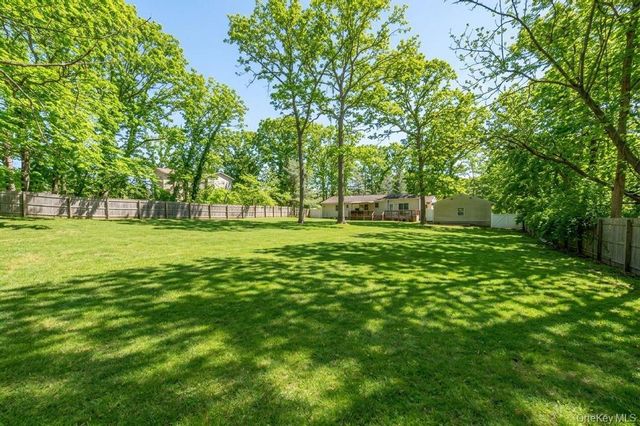 34 Giant Oak Road, Ridge, NY 11961