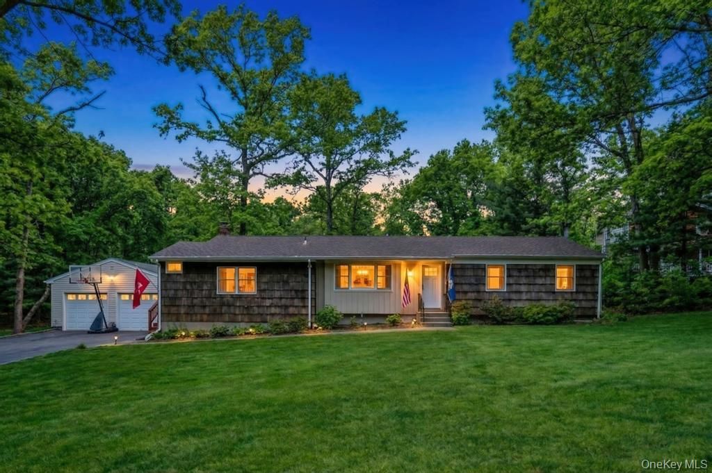 34 Giant Oak Road, Ridge, NY 11961