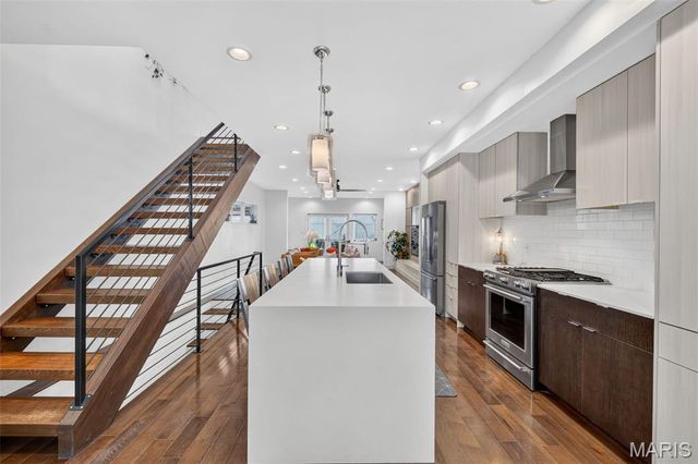 4425 Vista Avenue, St Louis, MO 63110