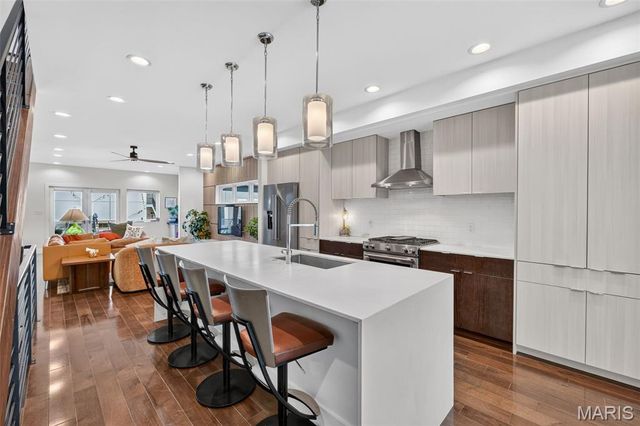 4425 Vista Avenue, St Louis, MO 63110