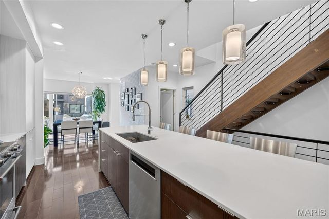 4425 Vista Avenue, St Louis, MO 63110