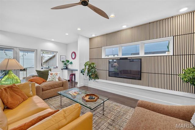 4425 Vista Avenue, St Louis, MO 63110