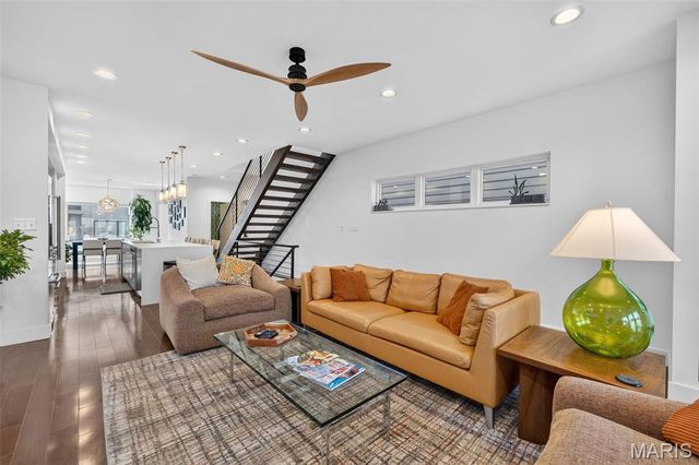 4425 Vista Avenue, St Louis, MO 63110