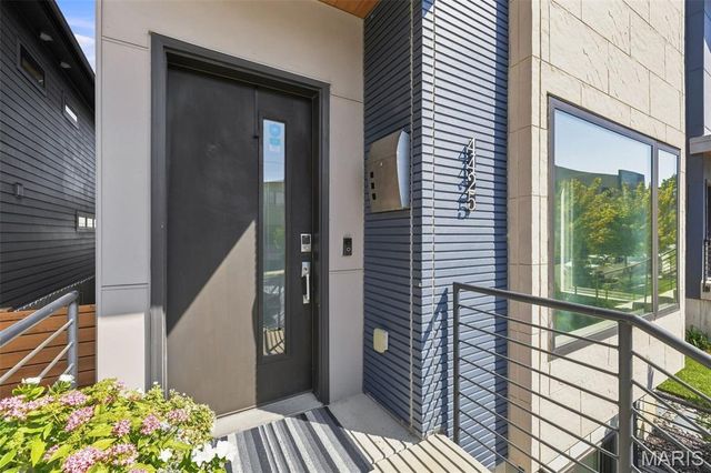 4425 Vista Avenue, St Louis, MO 63110
