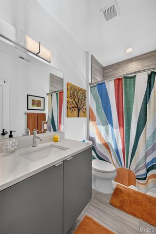 4425 Vista Avenue, St Louis, MO 63110