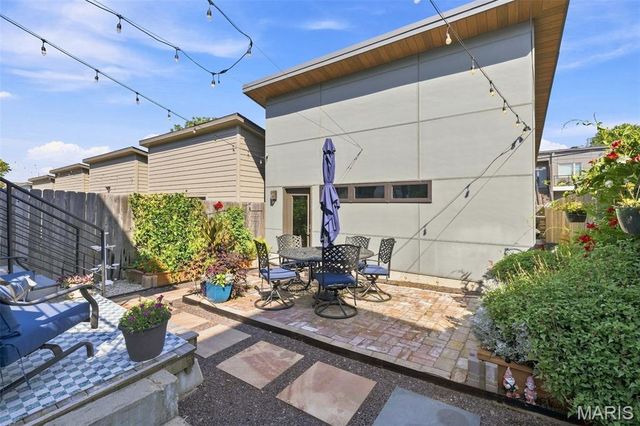 4425 Vista Avenue, St Louis, MO 63110