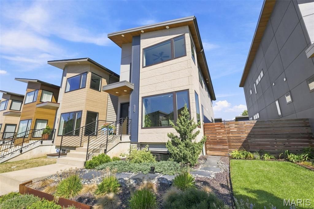 4425 Vista Avenue, St Louis, MO 63110