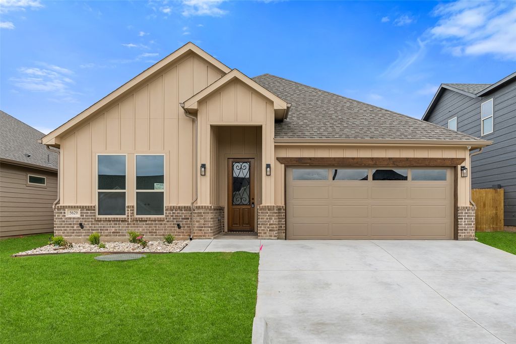 5629 Barkridge Drive, Granbury, TX 76048