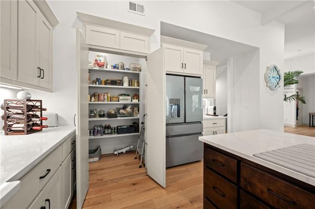 4913 NW 70th Terrace, Kansas City, MO 64151