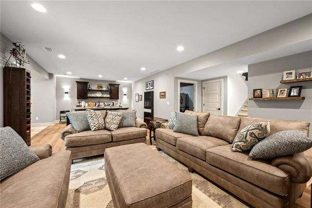 4913 NW 70th Terrace, Kansas City, MO 64151