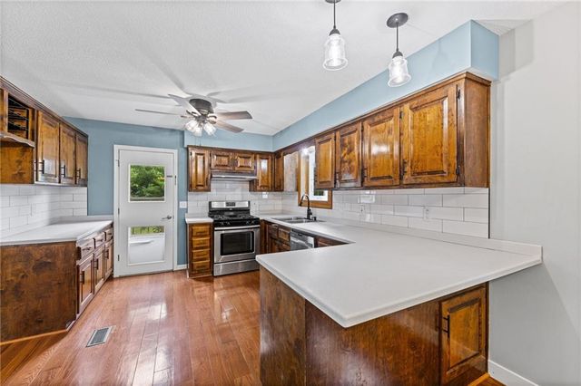 20875 251st Street, Tonganoxie, KS 66086