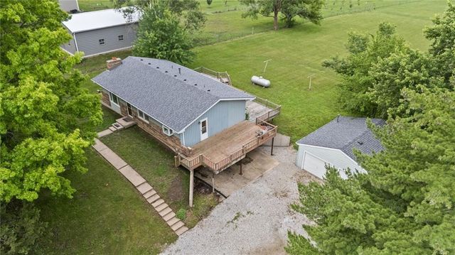 20875 251st Street, Tonganoxie, KS 66086