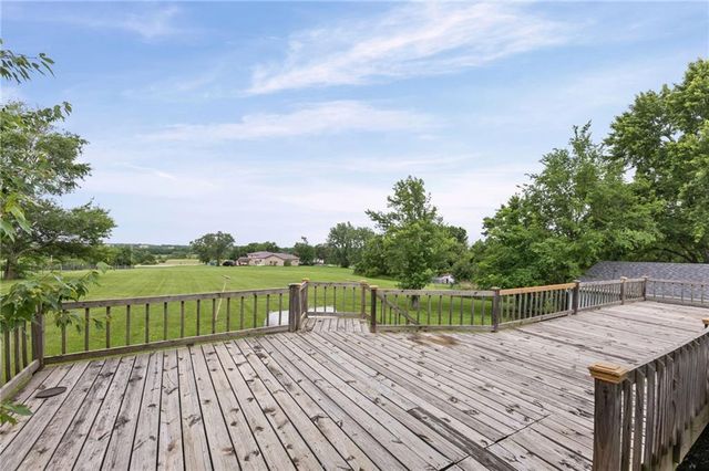 20875 251st Street, Tonganoxie, KS 66086