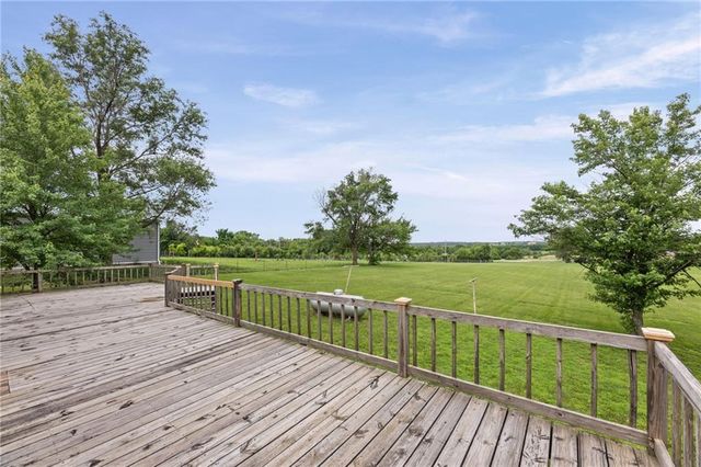 20875 251st Street, Tonganoxie, KS 66086