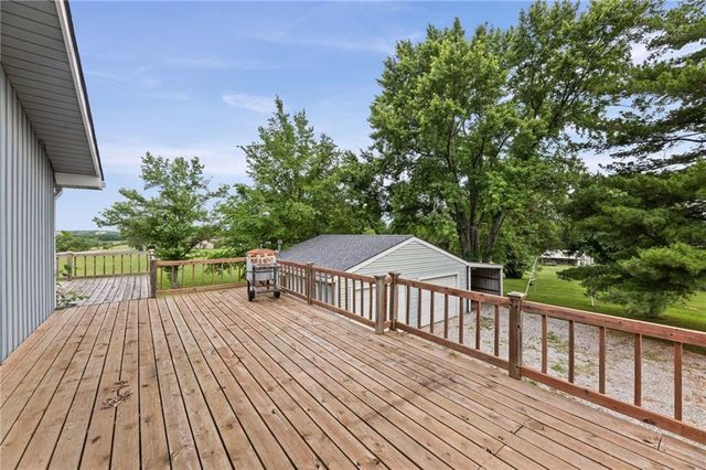 20875 251st Street, Tonganoxie, KS 66086