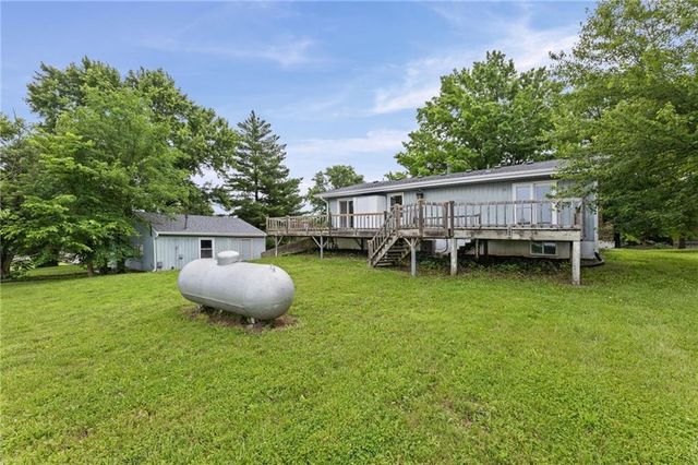 20875 251st Street, Tonganoxie, KS 66086