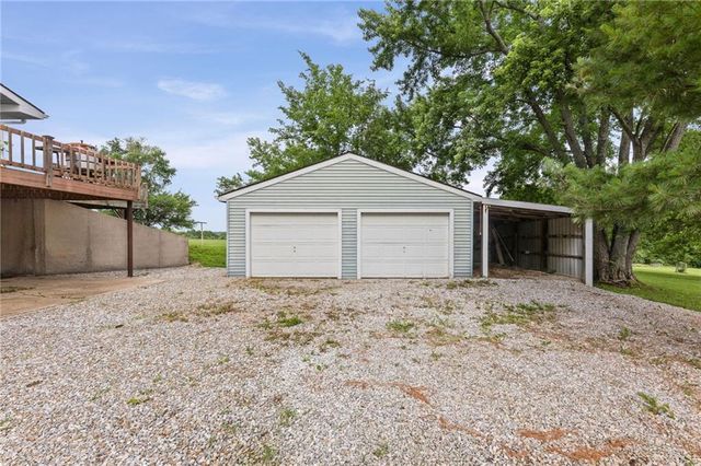 20875 251st Street, Tonganoxie, KS 66086