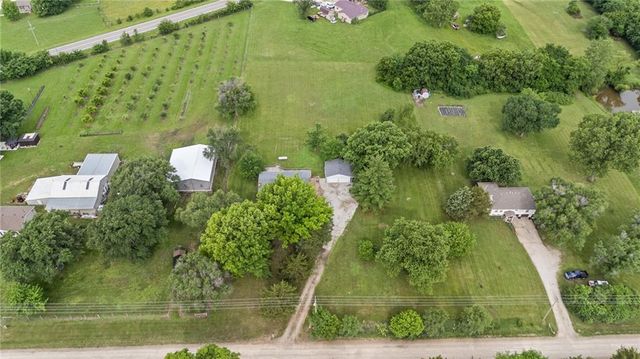 20875 251st Street, Tonganoxie, KS 66086