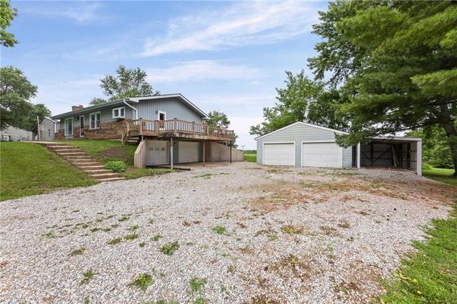 20875 251st Street, Tonganoxie, KS 66086