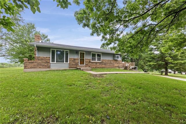 20875 251st Street, Tonganoxie, KS 66086