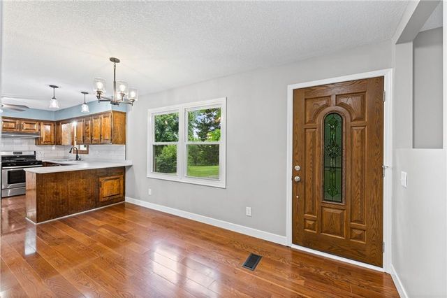 20875 251st Street, Tonganoxie, KS 66086