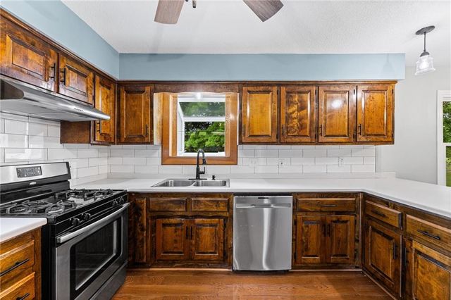 20875 251st Street, Tonganoxie, KS 66086